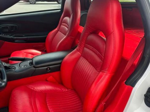 Used 2004 Chevrolet Corvette Coupe RWD image 2