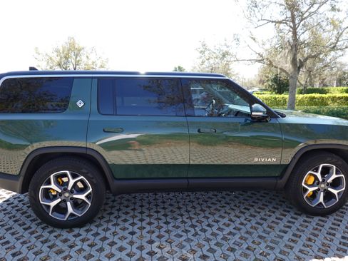 Used 2023 Rivian R1S Adventure image 2