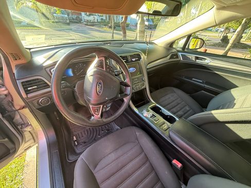 Used 2019 Ford Fusion SE image 10