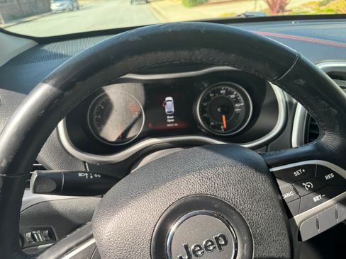 Used 2016 Jeep Cherokee Trailhawk w/ Leather Interior Group image 8