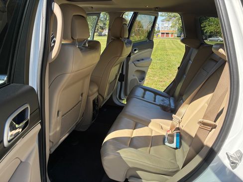 Used 2022 Jeep Grand Cherokee Limited RWD image 11