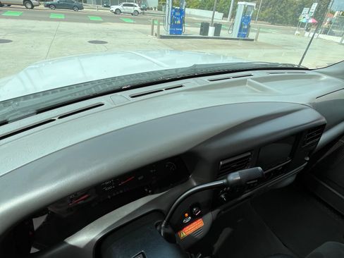Used 2003 Ford F250 XLT AWD/4WD image 16