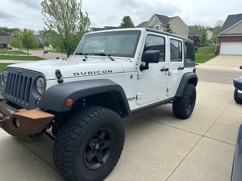 Used 2014 Jeep Wrangler Unlimited Rubicon w/ Connectivity Group image 2