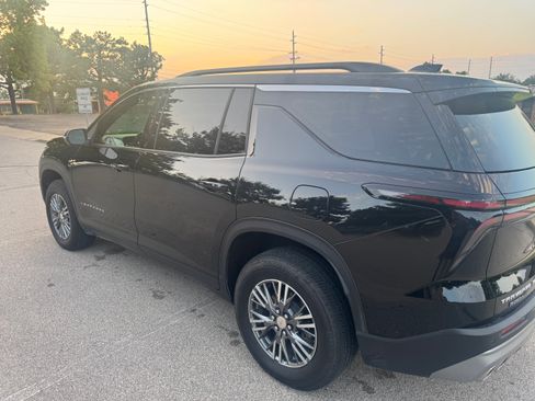 Used 2025 Chevrolet Traverse LT w/ LPO, Floor Liner Package AWD/4WD image 6