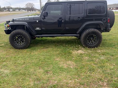 Used 2015 Jeep Wrangler Unlimited Rubicon w/ Dual Top Group image 2