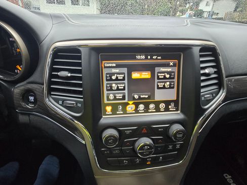 Used 2014 Jeep Grand Cherokee Overland w/ Advanced Technology Group image 10