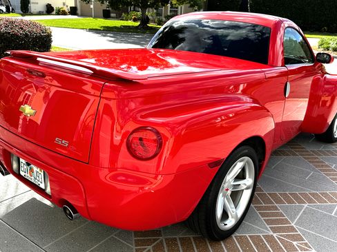 Used 2003 Chevrolet SSR w/ Preferred Equipment Group image 10