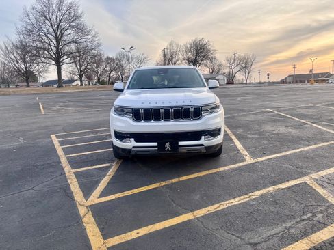 Used 2022 Jeep Wagoneer Series III w/ Premium Group I image 6