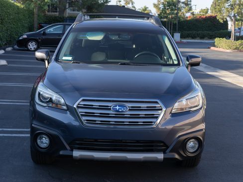 Used 2017 Subaru Outback 2.5i Premium image 4