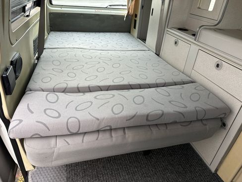 Used 2002 Volkswagen Eurovan Camper image 10