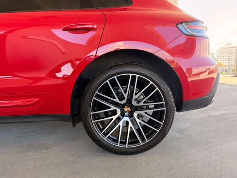 Used 2023 Porsche Macan AWD/4WD image 21