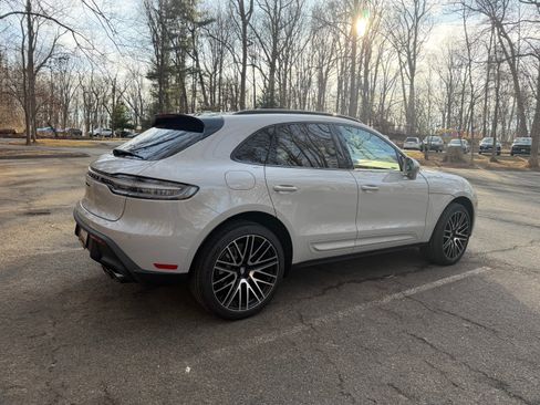 Used 2025 Porsche Macan image 6