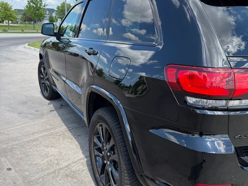 Used 2021 Jeep Grand Cherokee Laredo X AWD/4WD image 4