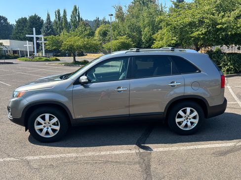 Used 2013 Kia Sorento LX w/ Convenience Pkg AWD/4WD image 4