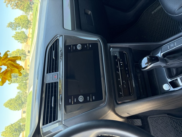 Used 2024 Volkswagen Tiguan SE AWD/4WD image 19