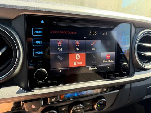 Used 2016 Toyota Tacoma TRD Off-Road w/ Premium & Technology Package image 18