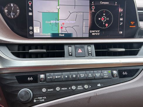 Used 2020 Lexus ES 300h w/ Premium Package FWD image 15