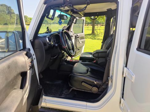 Used 2013 Jeep Wrangler Unlimited Sahara w/ Connectivity Group image 14