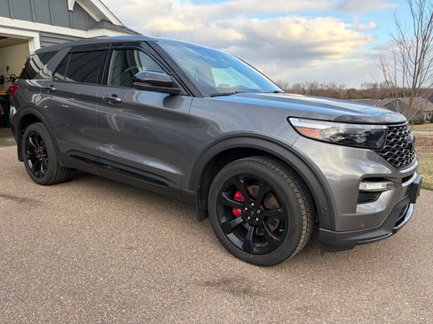 Used 2021 Ford Explorer ST w/ ST Street Pack image 5