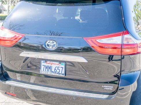 Used 2015 Toyota Sienna Limited Premium image 10