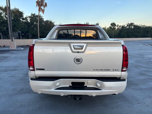 Used 2007 Cadillac Escalade EXT w/ Information Package AWD/4WD image 10