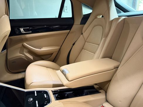 Used 2018 Porsche Panamera 4S image 22