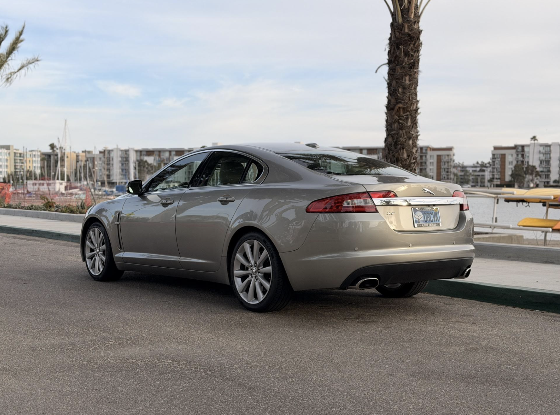 Used 2011 Jaguar XF Premium RWD image 2