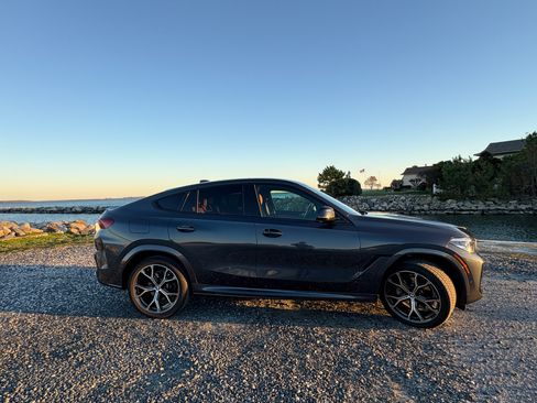 Used 2022 BMW X6 xDrive40i w/ M Sport Package image 4