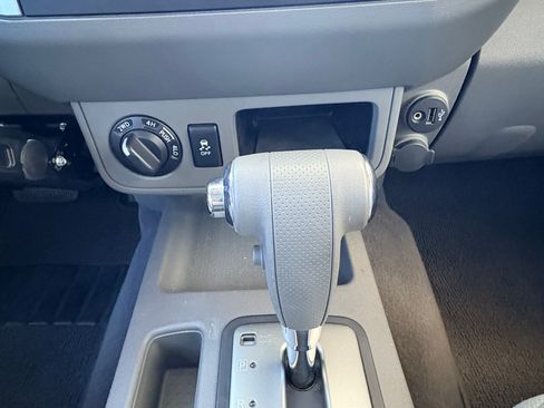 Used 2019 Nissan Frontier SV image 11