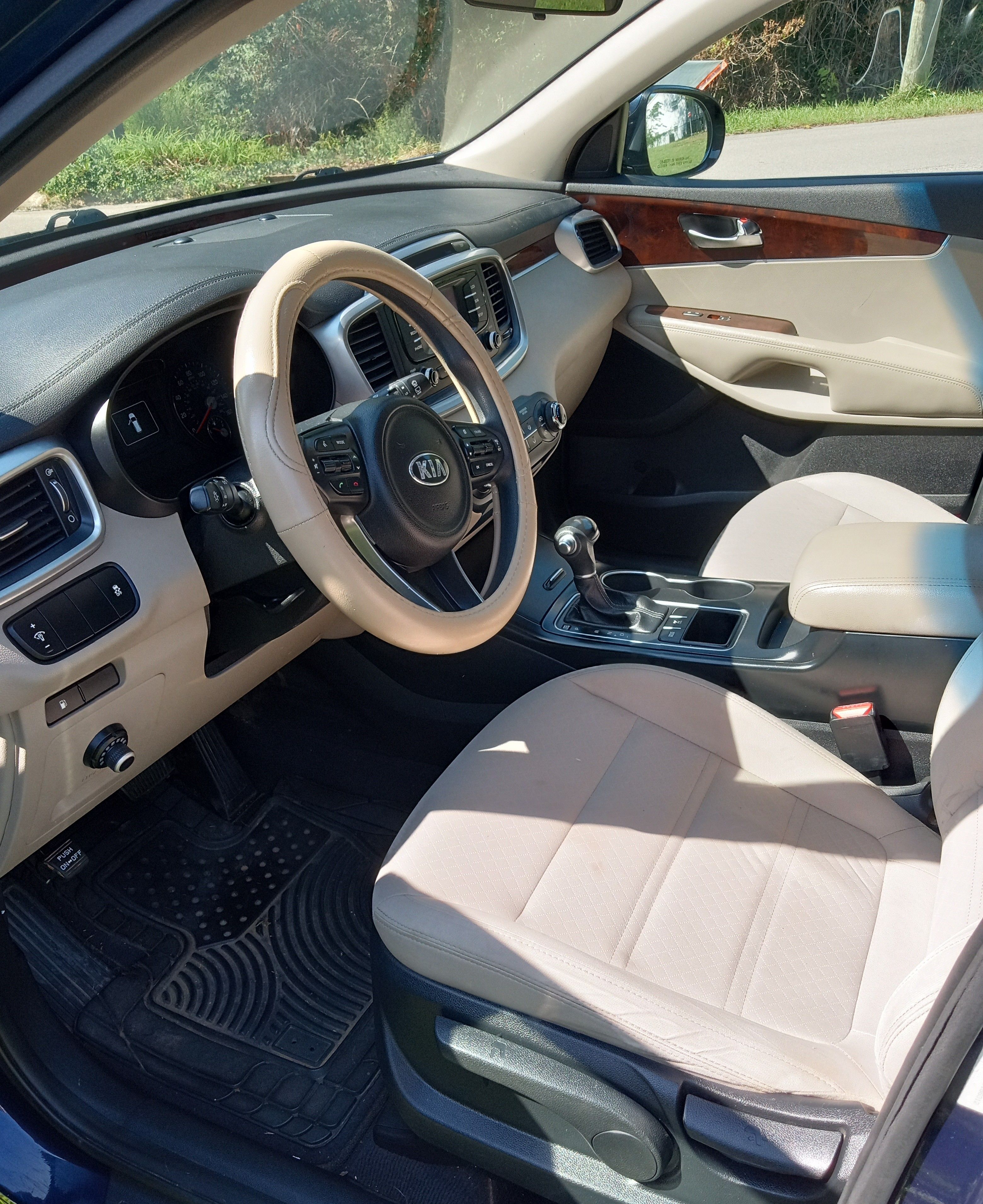 Used 2017 Kia Sorento AWD image 5