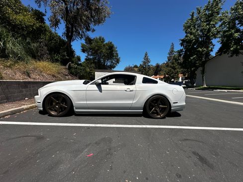 Used 2013 Ford Mustang GT Premium w/ Electronics Pkg image 2