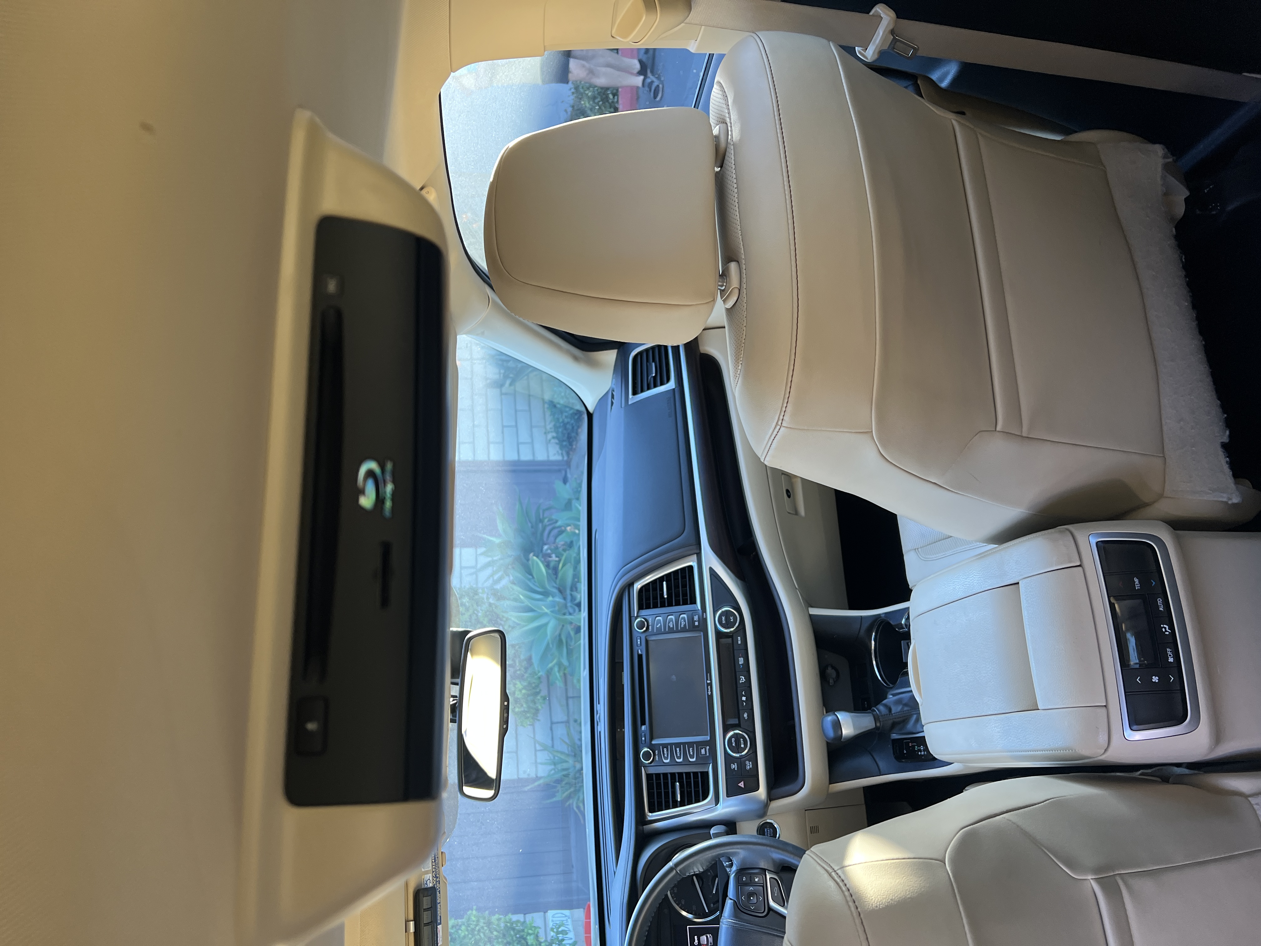 Used 2014 Toyota Highlander Limited w/ Driver Technology Package FWD image 9