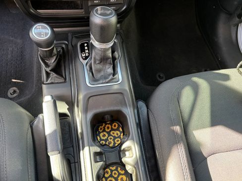 Used 2021 Jeep Wrangler Sport image 24