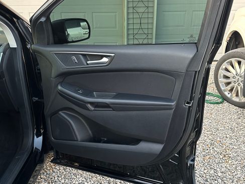 Used 2018 Ford Edge SE image 14