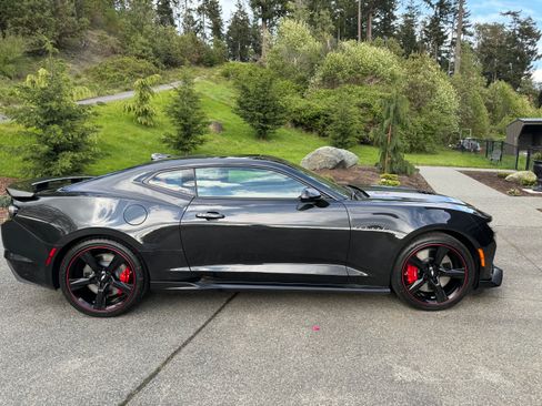 Used 2024 Chevrolet Camaro SS image 9