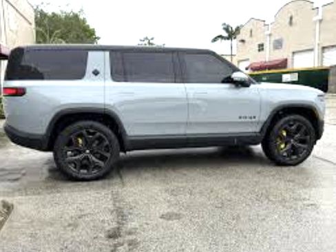 Used 2026 Rivian R1S Adventure image 3