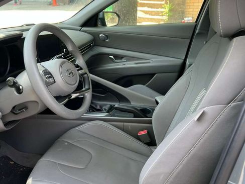 Used 2022 Hyundai Elantra SEL FWD image 4