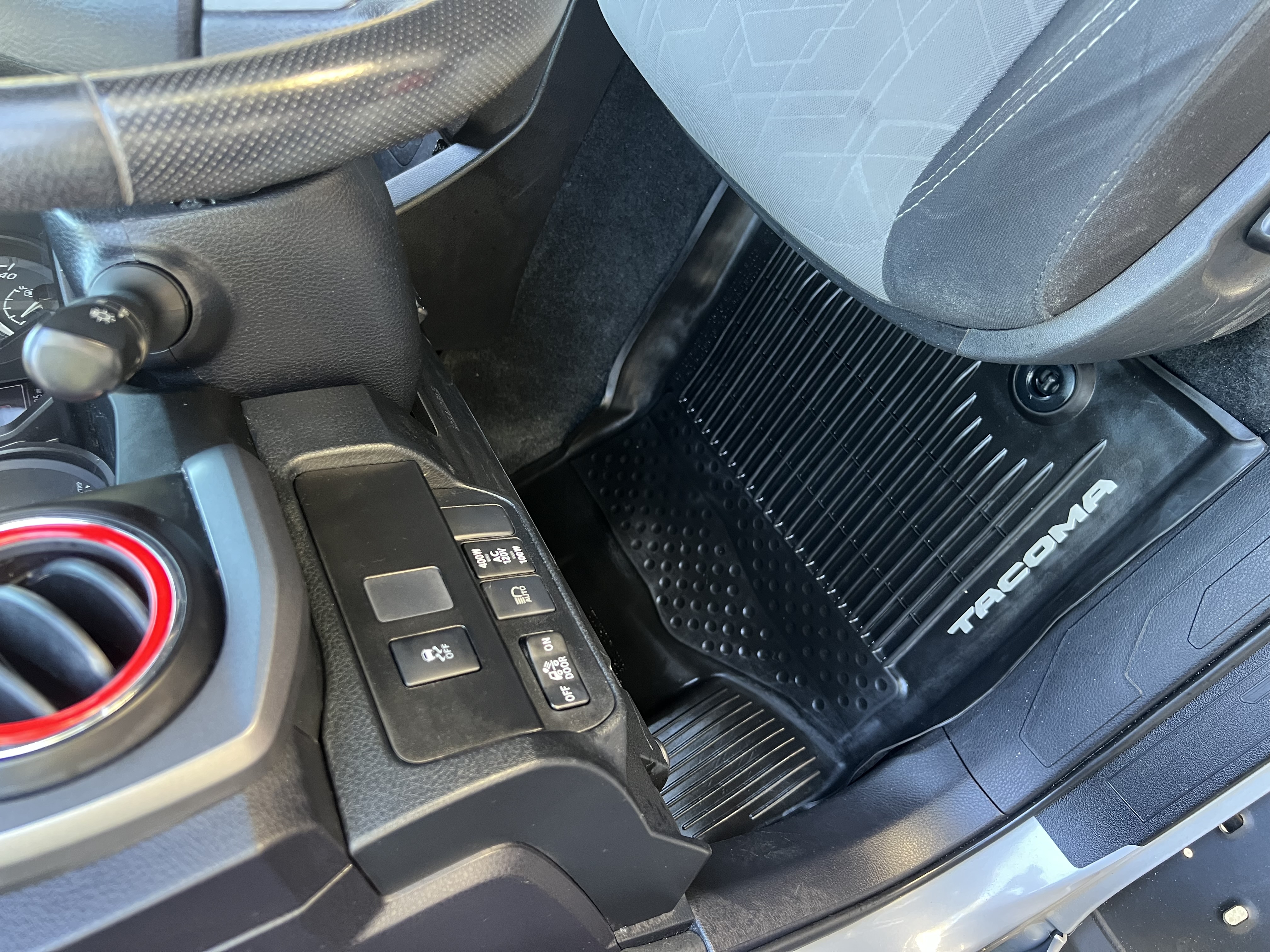 Used 2020 Toyota Tacoma TRD Sport w/ Technology Package RWD image 11