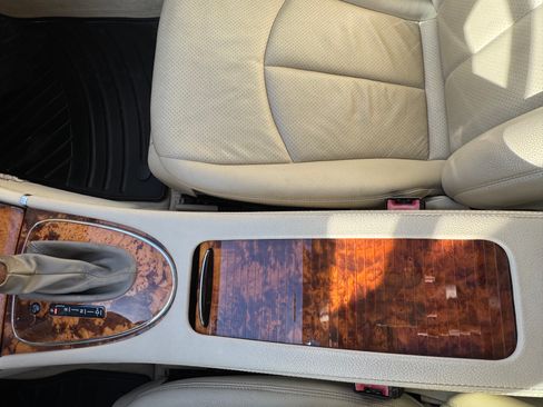 Used 2005 Mercedes-Benz E 320 CDI Sedan image 12