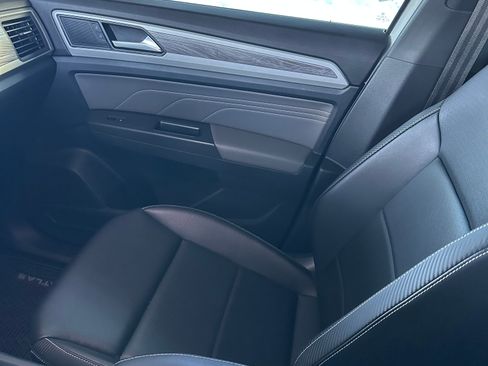 Used 2022 Volkswagen Atlas Cross Sport SE image 9