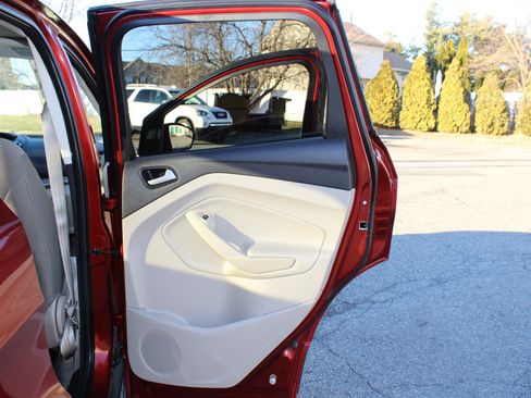 Used 2014 Ford Escape SE image 17