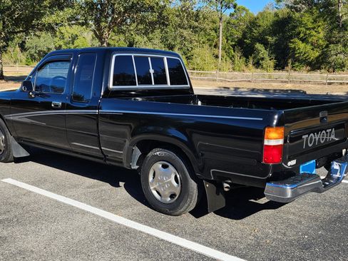 Used 1992 Toyota Pickup Deluxe image 6