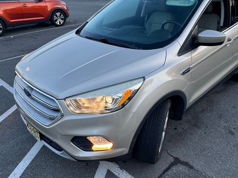 Used 2018 Ford Escape SEL FWD image 2