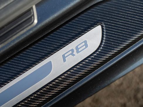 Used 2012 Audi R8 V10 image 5