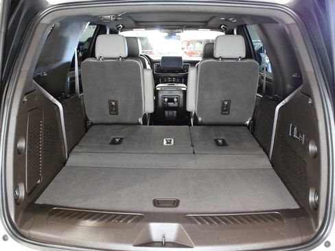 Used 2022 GMC Yukon SLT w/ SLT Luxury Package AWD/4WD image 13