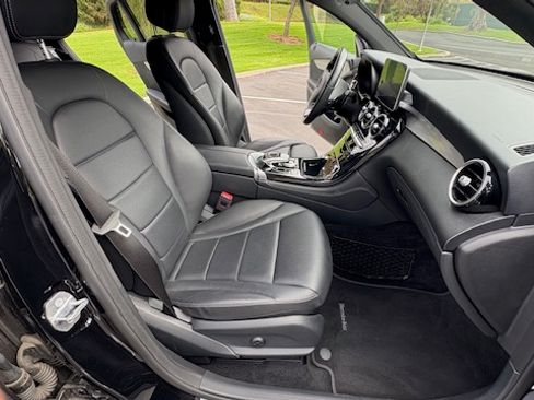 Used 2019 Mercedes-Benz GLC 300 4MATIC Coupe image 19