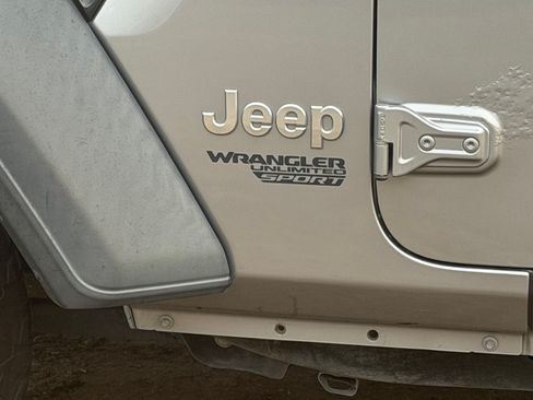 Used 2018 Jeep Wrangler Unlimited Sport S AWD/4WD image 6