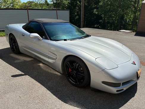 Used 1999 Chevrolet Corvette Convertible w/ Memory Pkg RWD image 1