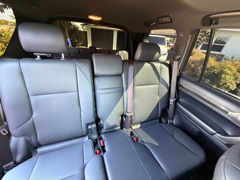 Used 2023 Lexus GX 460 Premium w/ Premium Plus Package AWD/4WD image 11