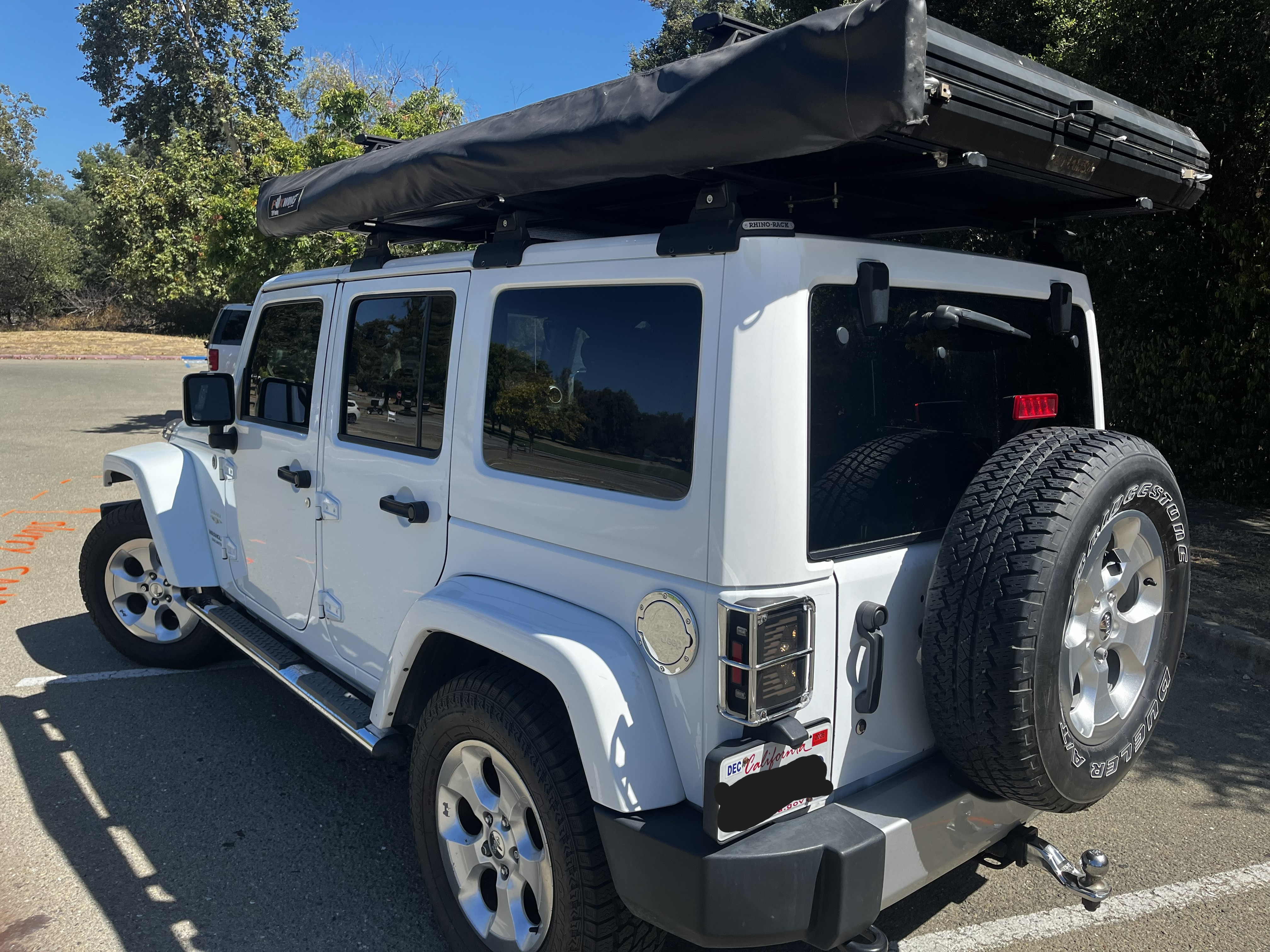 Used 2014 Jeep Wrangler Unlimited Sahara w/ Dual Top Group AWD/4WD image 4